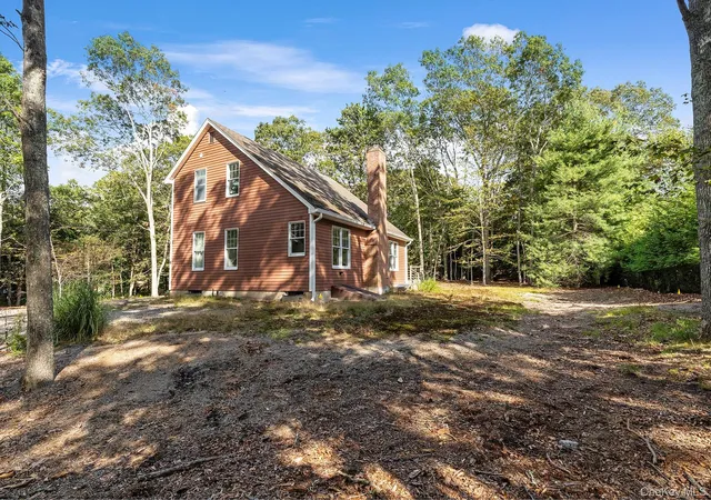 Photo 1 of Single family home for sale at 9 Wood Lot Ln, East Hampton, NY 11937 | MLS# 1047415 | Listing updated on 2026-09-06