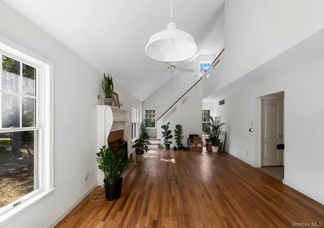 Photo 4 of Single family home for sale at 9 Wood Lot Ln, East Hampton, NY 11937 | MLS# 1047415 | Listing updated on 2026-09-06