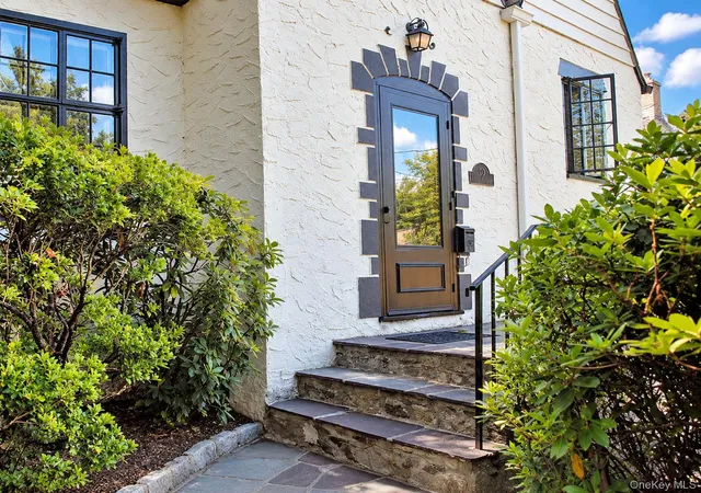 Photo 2 of Single family home for sale at 1315 Langdon Ln, Mamaroneck, NY 10543 | MLS# 1047430 | Listing updated on 2026-10-03