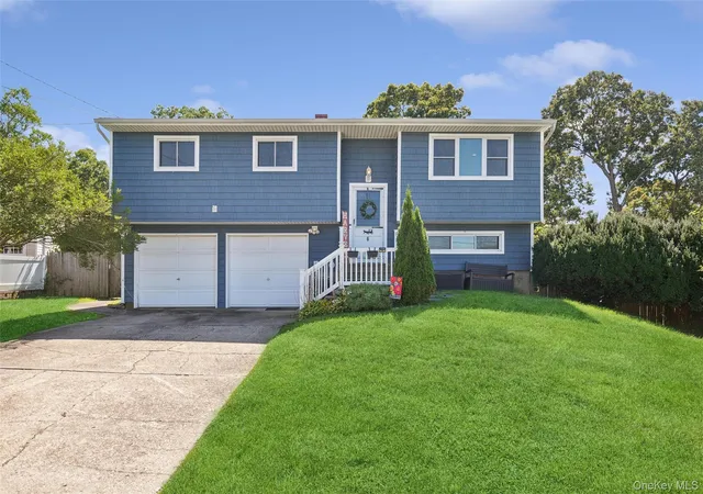 Photo 1 of Sale Pending at 6 Rhodes Ct, Brookhaven, NY 11784 | MLS# 1047434 | Listing updated on 2026-10-07