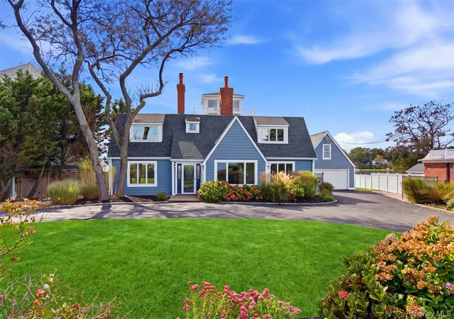 Photo 2 of Single family home for sale at 391 Asharoken Ave, Huntington, NY 11768 | MLS# 1047435 | Listing updated on 2026-10-02