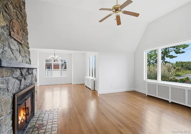 Photo 4 of Single family home for sale at 391 Asharoken Ave, Huntington, NY 11768 | MLS# 1047435 | Listing updated on 2026-10-02