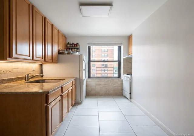 Listing Photo 4 - Condo for sale in building located at 9524 Fort Hamilton Pkwy, New York, NY 11209 - Unit #301