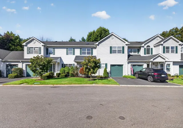 Photo 3 of Condo for sale at 5 Monitor Rd, Smithtown, NY 11787 | MLS# 1047459 | Listing updated on 2026-09-17