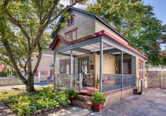 Single family home for sale at 216 Broad St, Southold, NY 11944 | MLS# 1047466