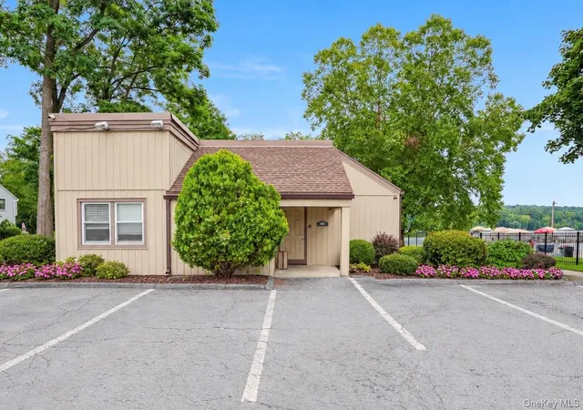 Photo 18 of Condo for sale at 12 Country Pl, Yorktown, NY 10547 | MLS# 1047467 | Listing updated on 2026-09-08