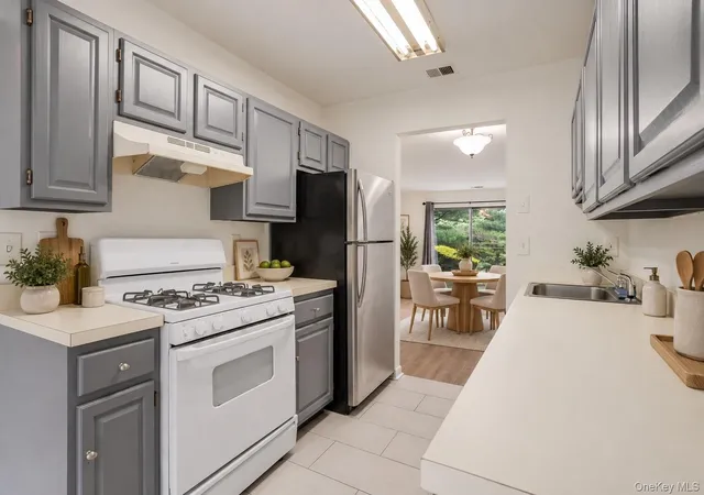 Photo 4 of Condo for sale at 12 Country Pl, Yorktown, NY 10547 | MLS# 1047467 | Listing updated on 2026-09-08