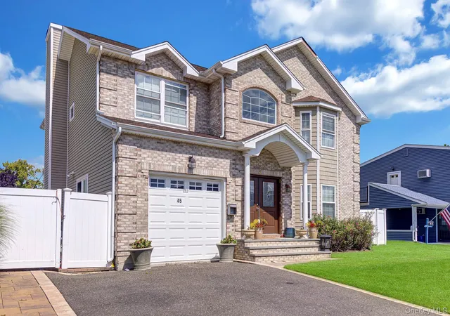 Photo 2 of Single family home for sale at 45 Meeting Ln, Oyster Bay, NY 11801 | MLS# 1047469 | Listing updated on 2026-09-07