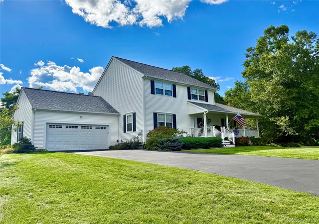 Photo 1 of Single family home for sale at 41 W Deer Trl, Pawling, NY 12564 | MLS# 1047471 | Listing updated on 2026-10-02