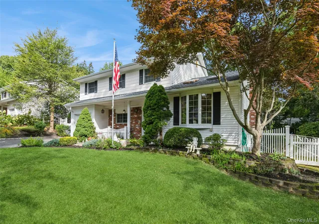 Photo 2 of Single family home for sale at 22 Sheryl Crescent, Smithtown, NY 11787 | MLS# 1047477 | Listing updated on 2026-10-05