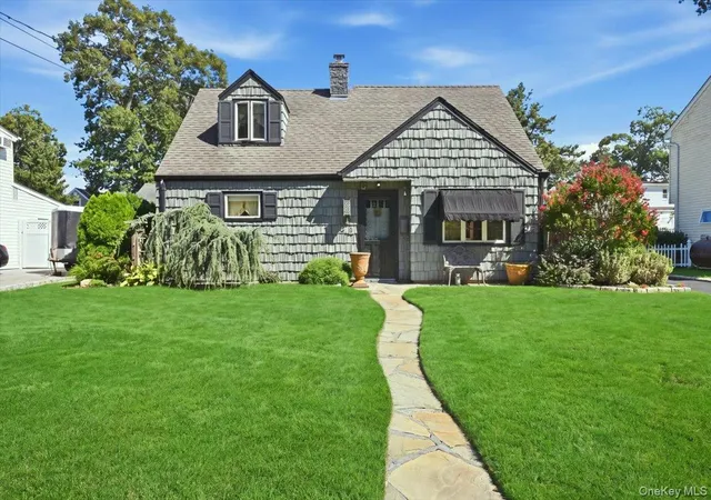 Photo 1 of Single family home for sale at 65 Riverside Ave, Oyster Bay, NY 11758 | MLS# 1047495 | Listing updated on 2026-10-08