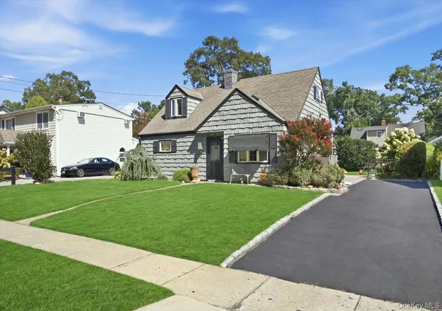 Photo 2 of Single family home for sale at 65 Riverside Ave, Oyster Bay, NY 11758 | MLS# 1047495 | Listing updated on 2026-10-08