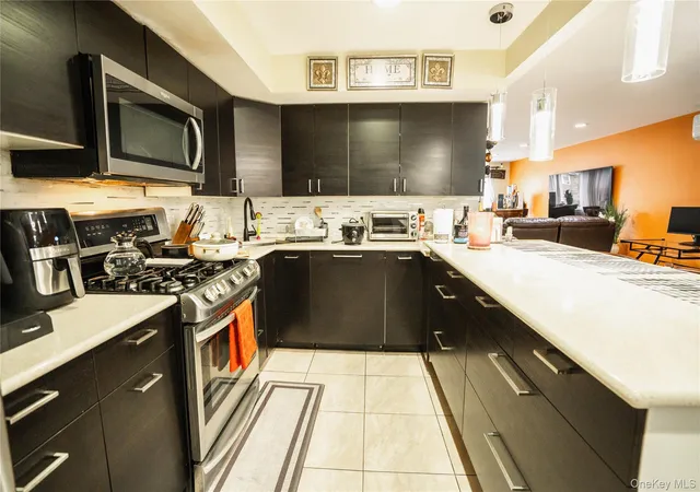 Photo 2 of Multi family home for sale at 246 Hoover Rd, Yonkers, NY 10710 | MLS# 1047506 | Listing updated on 2026-09-07
