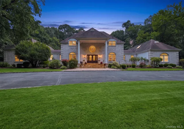 Photo 1 of Mansion for sale at 9 Swan Pl, Smithtown, NY 11780 | MLS# 1047513 | Listing updated on 2026-10-03