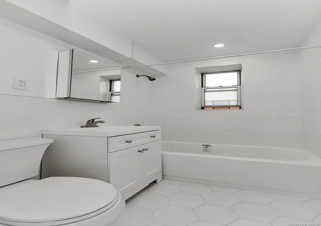 Listing Photo 5 - Condo for sale in building located at 65-35 Yellowstone Blvd, New York City, NY 11375 - Unit #6F