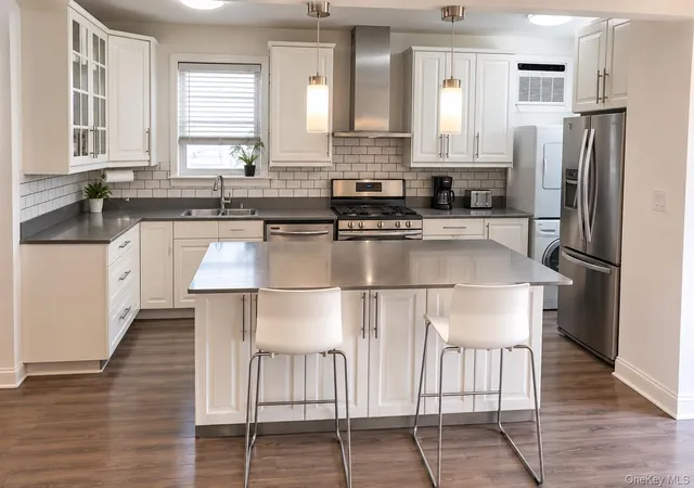 Photo 2 of House for sale at 1840 Tomlinson Ave, New York, NY 10461 | MLS# 1047540 | Listing updated on 2026-09-17