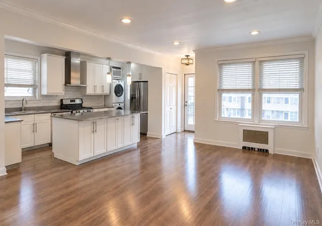 Photo 3 of House for sale at 1840 Tomlinson Ave, New York, NY 10461 | MLS# 1047540 | Listing updated on 2026-09-17