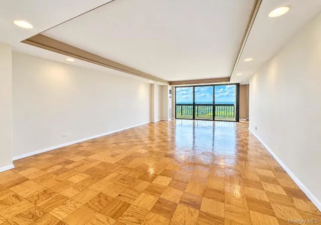 Listing Photo 4 - Condo for sale in building located at 27010 Grand Central, New York, NY 11550 - Unit #28K