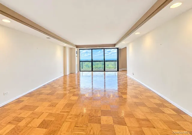 Listing Photo 5 - Condo for sale in building located at 27010 Grand Central, New York, NY 11550 - Unit #28K