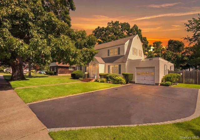 Photo 1 of Single family home for sale at 297 Maple Ave, Brookhaven, NY 11772 | MLS# 1047600 | Listing updated on 2026-09-13