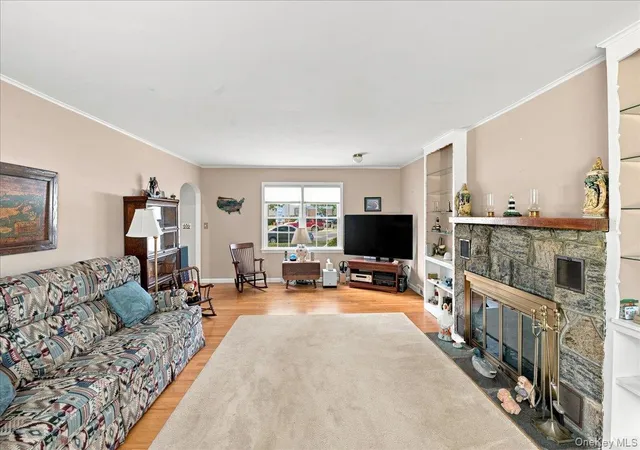 Photo 4 of Single family home for sale at 297 Maple Ave, Brookhaven, NY 11772 | MLS# 1047600 | Listing updated on 2026-09-13