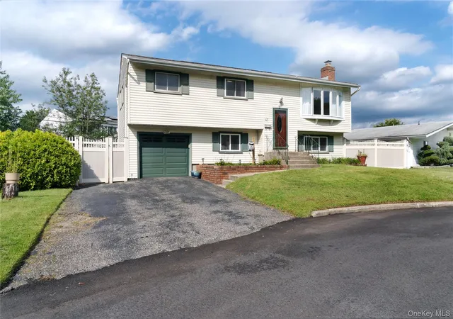 Photo 2 of Single family home for sale at 41 Richmond St, Islip, NY 11751 | MLS# 1047602 | Listing updated on 2026-09-20