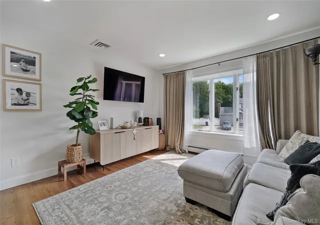 Photo 4 of Single family home for sale at 41 Richmond St, Islip, NY 11751 | MLS# 1047602 | Listing updated on 2026-09-20