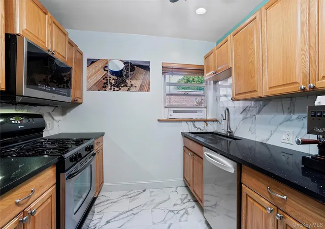 Photo 4 of Condo for sale at 330 S Broadway #D11, Greenburgh, NY 10591 | MLS# 1047604 | Listing updated on 2026-09-25
