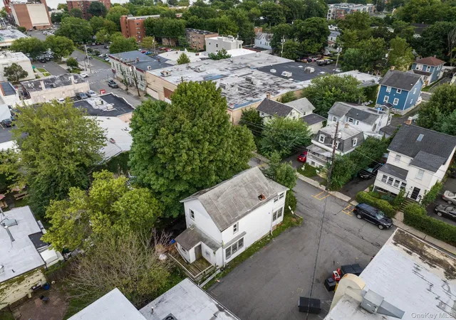Photo 4 of Single family home for sale at 160 Burd St, Clarkstown, NY 10960 | MLS# 1047610 | Listing updated on 2026-09-08