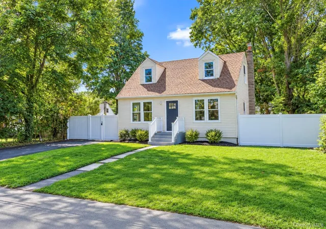Photo 3 of Sale Pending at 130 Elk St, Babylon, NY 11798 | MLS# 1047615 | Listing updated on 2026-10-08