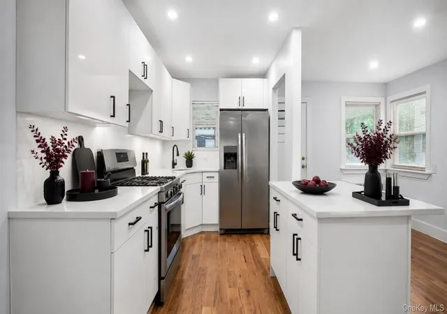 Photo 3 of Sale Pending at 4081 Grace Ave, New York, NY 10466 | MLS# 1047620 | Listing updated on 2026-10-01