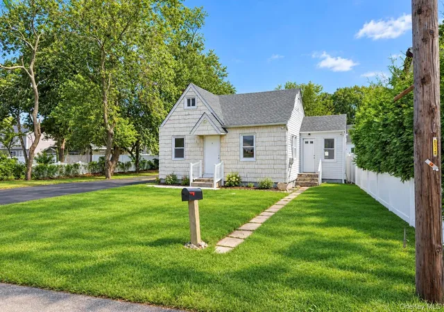 Photo 2 of Single family home for sale at 55 S 32nd Street, Babylon, NY 11798 | MLS# 1047622 | Listing updated on 2026-10-04