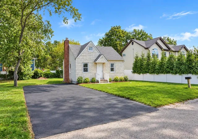 Photo 3 of Single family home for sale at 55 S 32nd Street, Babylon, NY 11798 | MLS# 1047622 | Listing updated on 2026-10-04