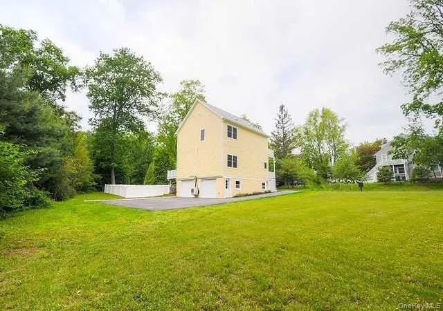 Photo 3 of Single family home for sale at 9 Bird Ct, Rhinebeck, NY 12572 | MLS# 1047623 | Listing updated on 2026-09-30