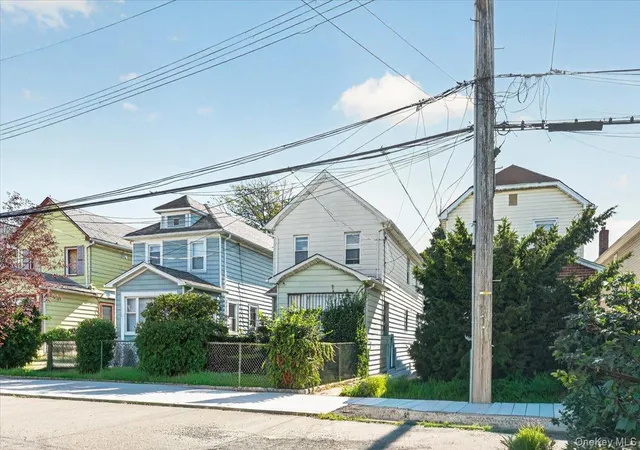 Photo 3 of Single family home for sale at 118 29 218th Street, New York, NY 11411 | MLS# 1047626 | Listing updated on 2026-09-08