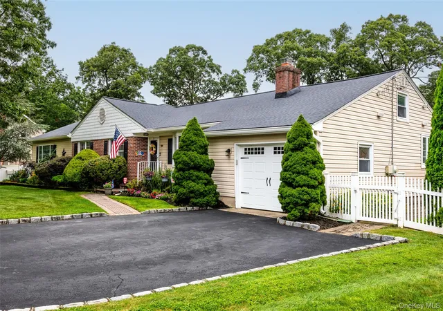 Photo 3 of Sale Pending at 67 Broadway, Smithtown, NY 11787 | MLS# 1047638 | Listing updated on 2026-10-02