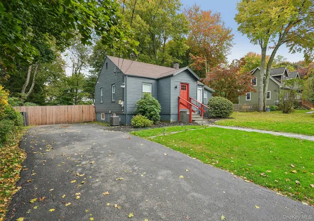 Photo 3 of Single family home for sale at 4 Windsor Rd, Cortlandt, NY 10520 | MLS# 1047678 | Listing updated on 2026-10-25