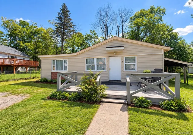 Photo 1 of Single family home for sale at 3 W End Ave, Fallsburg, NY 12759 | MLS# 1047683 | Listing updated on 2026-10-08