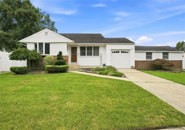 Photo 1 of Single family home for sale at 220 S Park Dr, Oyster Bay, NY 11762 | MLS# 1047703 | Listing updated on 2026-09-13