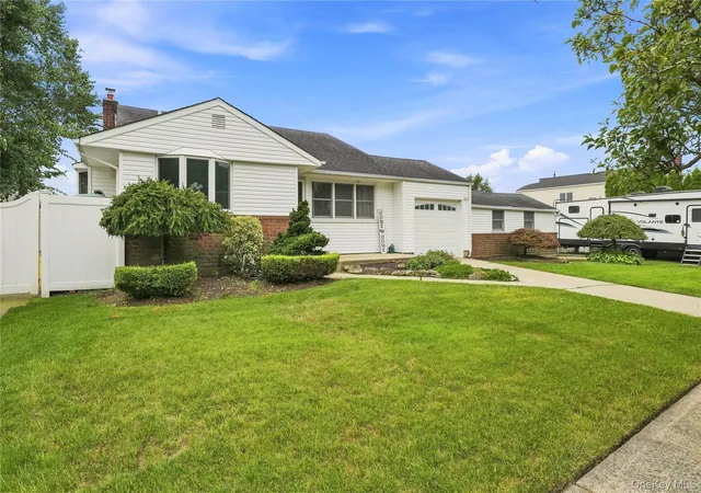 Photo 2 of Single family home for sale at 220 S Park Dr, Oyster Bay, NY 11762 | MLS# 1047703 | Listing updated on 2026-09-13