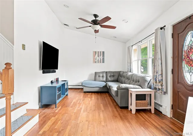 Photo 4 of Single family home for sale at 220 S Park Dr, Oyster Bay, NY 11762 | MLS# 1047703 | Listing updated on 2026-09-13