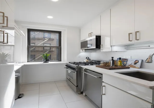 Photo 2 of Condo for sale at 350 Cabrini Blvd #7N, New York, NY 10040 | MLS# 1047710 | Listing updated on 2026-09-08