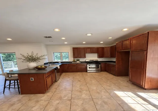 Photo 3 of Single family home for sale at 28 Hewitt St, Haverstraw, NY 10923 | MLS# 1047716 | Listing updated on 2026-09-16
