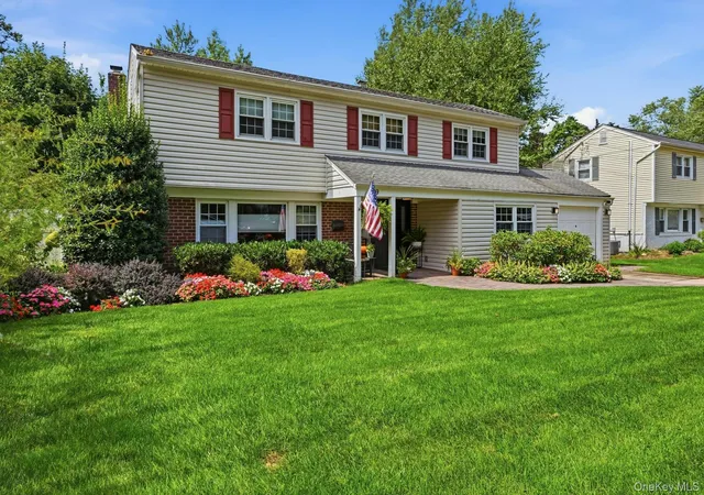 Photo 1 of Single family home for sale at 39 Harriet Ln, Huntington, NY 11743 | MLS# 1047758 | Listing updated on 2026-09-13