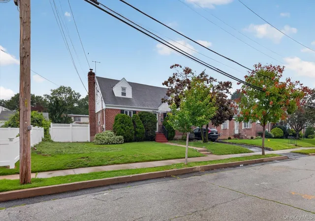 Photo 4 of Single family home for sale at 11 White St, Hempstead, NY 11580 | MLS# 1047761 | Listing updated on 2026-09-16