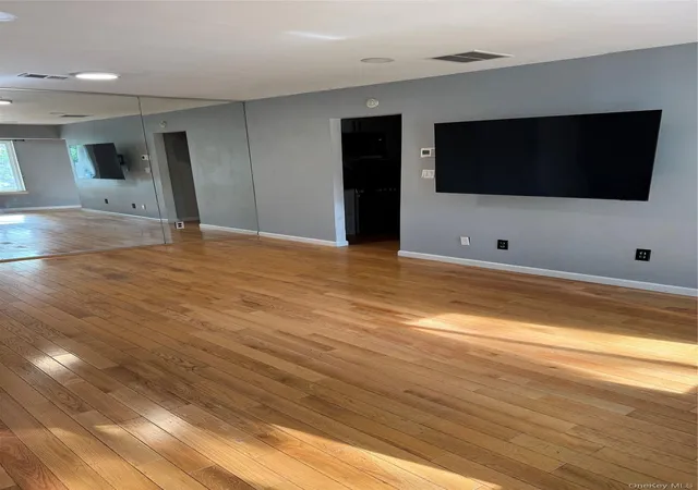 Listing Photo 4 - Condo for sale in building located at 18 Redwood Ct, Brookhaven, NY 11727 - Unit #18