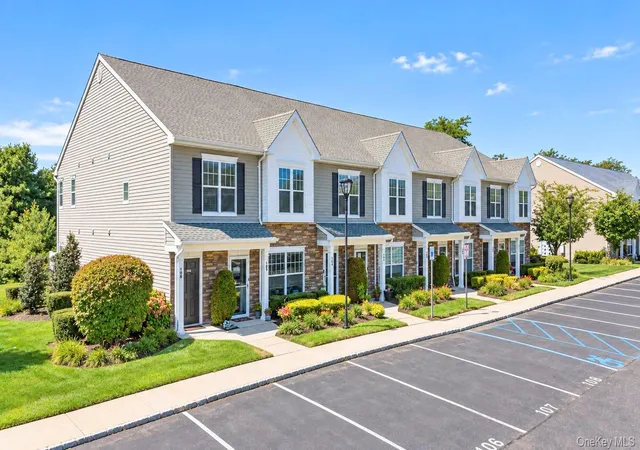 Photo 2 of Condo for sale at 106 Weatherby Ln, Islip, NY 11722 | MLS# 1047786 | Listing updated on 2026-10-01