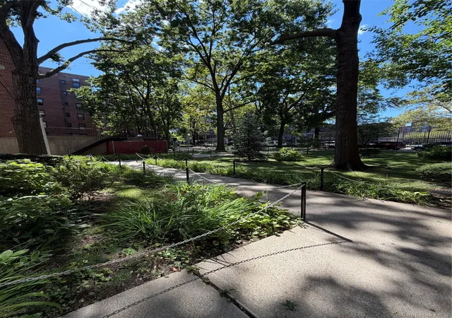 Listing Photo 2 - Condo for sale in building located at 33-04 Jct Blvd, New York, NY 11372 - Unit #6L