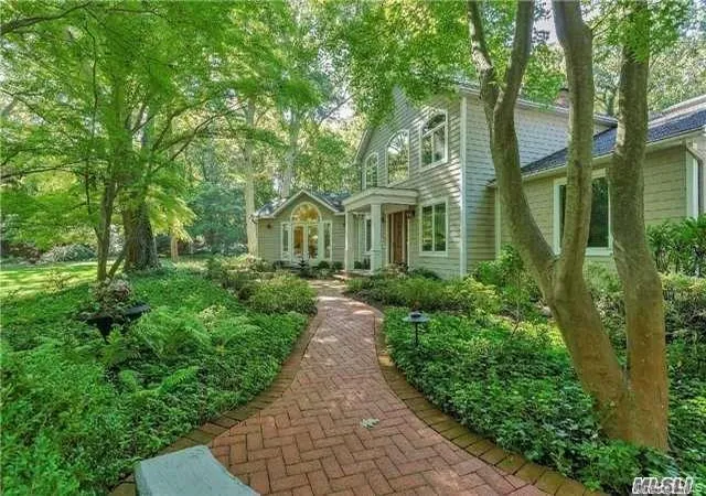 Photo 2 of Single family home for sale at 29 Farm Rd, Smithtown, NY 11780 | MLS# 1047851 | Listing updated on 2026-09-29