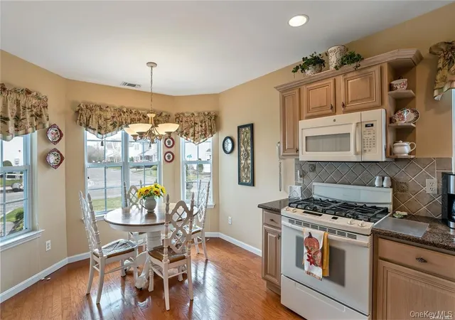 Photo 4 of Single family home for sale at 41 Madison Cir, Brookhaven, NY 11953 | MLS# 1047852 | Listing updated on 2026-10-09